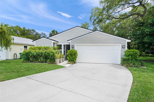 319 BEARDED OAKS CIRCLE, Sarasota, FL 34232