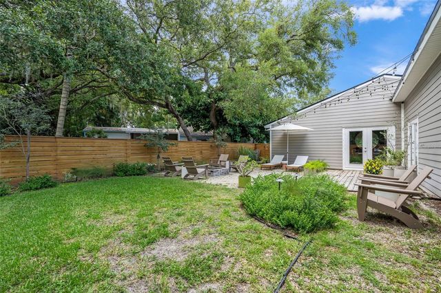 319 BEARDED OAKS CIRCLE, Sarasota, FL 34232