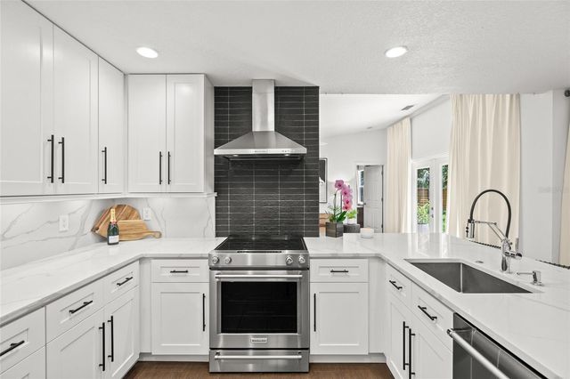 319 BEARDED OAKS CIRCLE, Sarasota, FL 34232