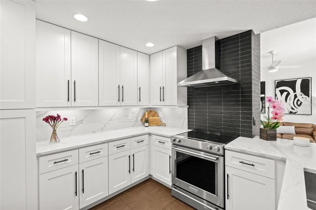 319 BEARDED OAKS CIRCLE, Sarasota, FL 34232