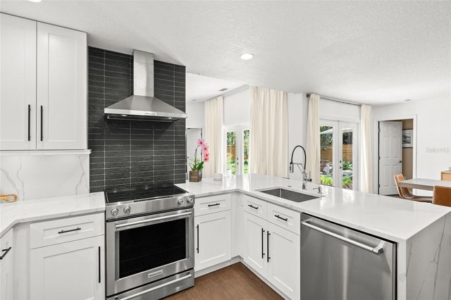 319 BEARDED OAKS CIRCLE, Sarasota, FL 34232