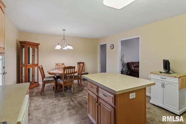 3060 BUENA VISTA Drive, Springfield, IL 62707