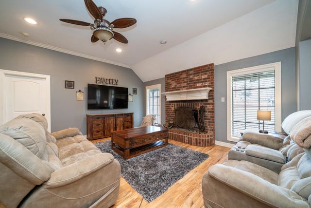 105 Cedar Ridge Rd, Longview, TX 75602