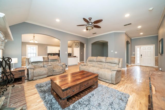 105 Cedar Ridge Rd, Longview, TX 75602