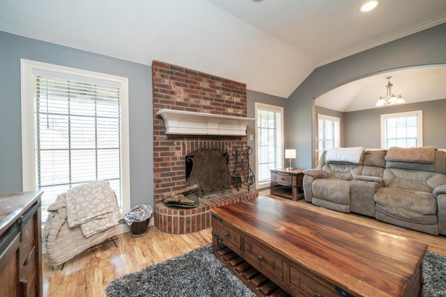 105 Cedar Ridge Rd, Longview, TX 75602