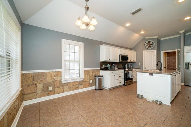 105 Cedar Ridge Rd, Longview, TX 75602