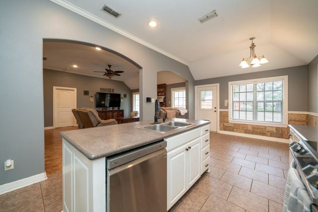 105 Cedar Ridge Rd, Longview, TX 75602