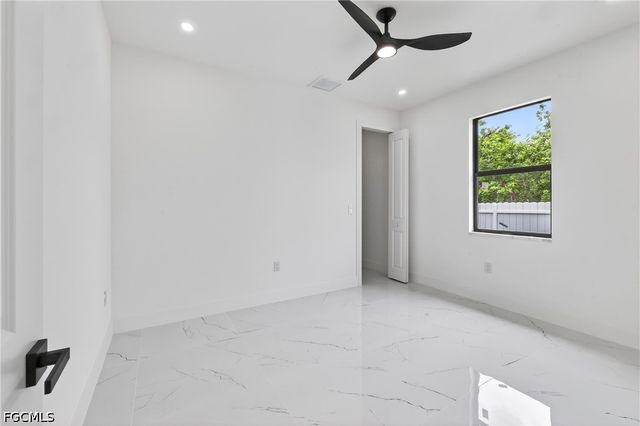 330 SW 26th PL, Cape Coral, FL 33991