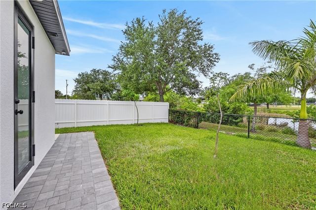330 SW 26th PL, Cape Coral, FL 33991