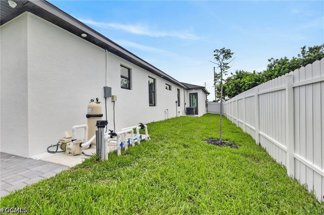 330 SW 26th PL, Cape Coral, FL 33991