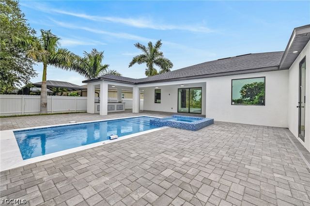 330 SW 26th PL, Cape Coral, FL 33991