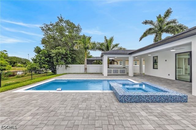 330 SW 26th PL, Cape Coral, FL 33991