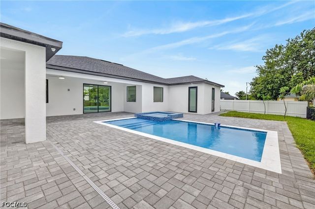 330 SW 26th PL, Cape Coral, FL 33991