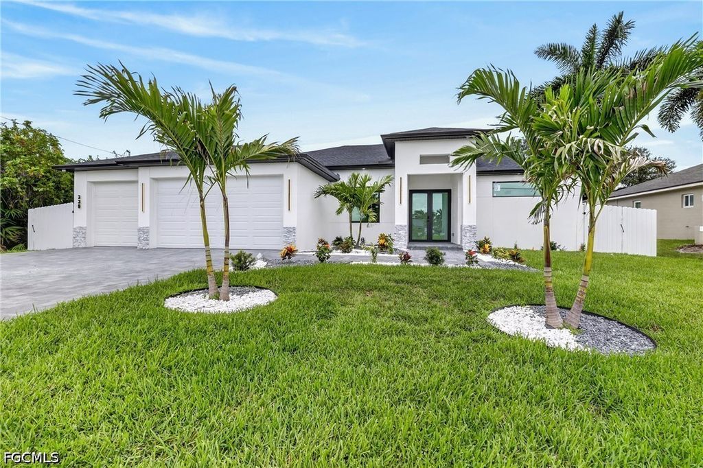 330 SW 26th PL, Cape Coral, FL 33991