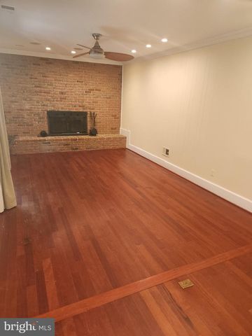 9702 ASPEN HOLLOW WAY, Fairfax, VA 22032