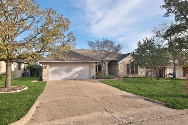 2303 N Pioneer Trail, Bryan, TX 77808