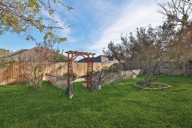 2303 N Pioneer Trail, Bryan, TX 77808