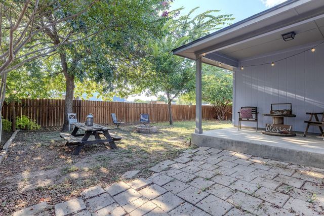114 Creston ST, Hutto, TX 78634