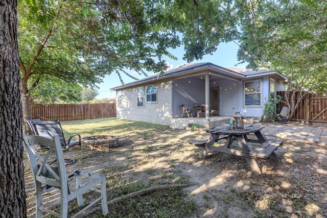 114 Creston ST, Hutto, TX 78634