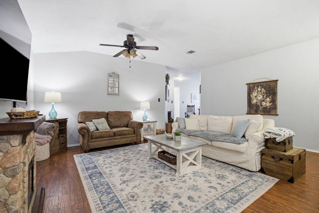 114 Creston ST, Hutto, TX 78634