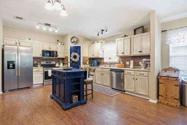 114 Creston ST, Hutto, TX 78634