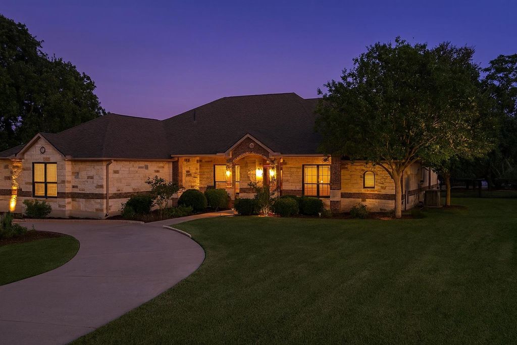 104 Standing Oak DR, Georgetown, TX 78633