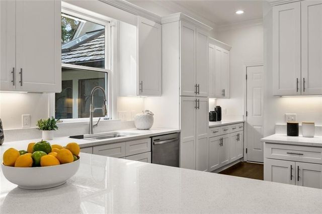 1260 Heards Ferry Road, Sandy Springs, GA 30328