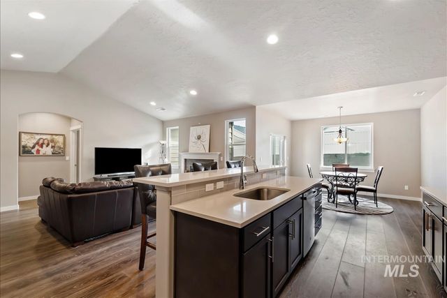 14589 Dartmoor St, Caldwell, ID 83607