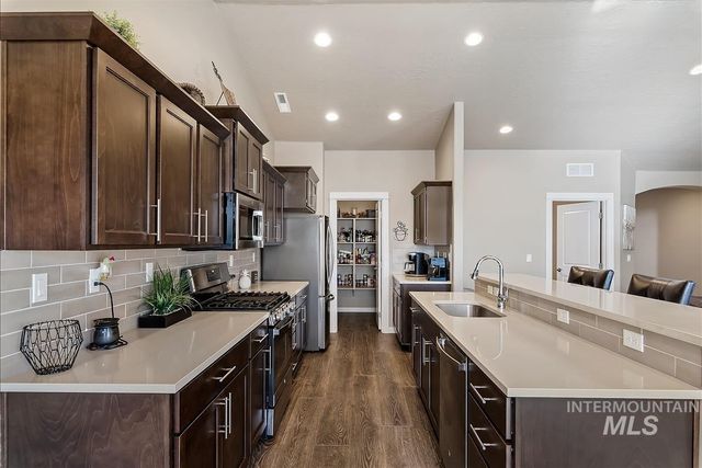 14589 Dartmoor St, Caldwell, ID 83607
