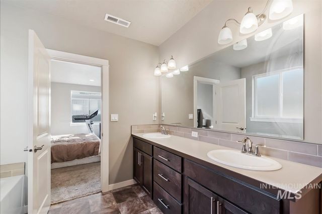 14589 Dartmoor St, Caldwell, ID 83607