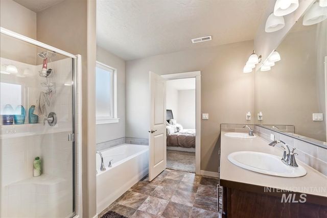 14589 Dartmoor St, Caldwell, ID 83607
