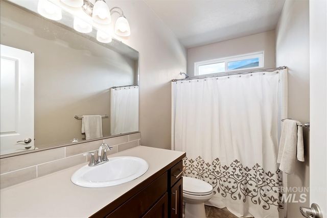 14589 Dartmoor St, Caldwell, ID 83607