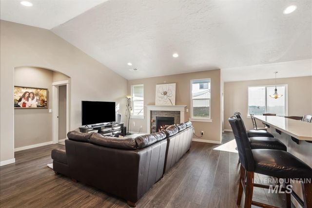 14589 Dartmoor St, Caldwell, ID 83607