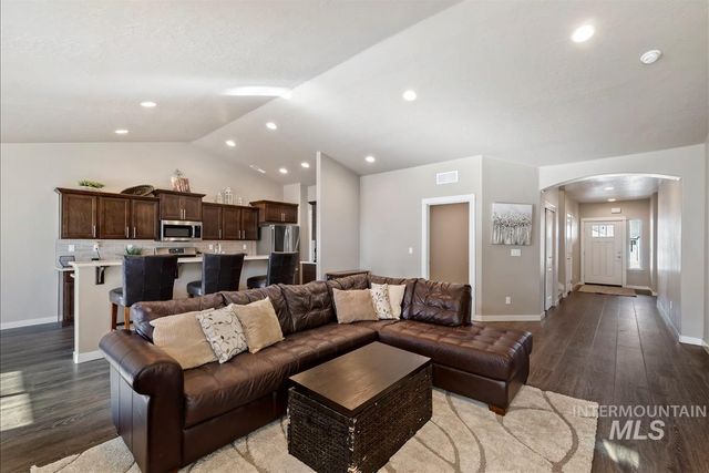 14589 Dartmoor St, Caldwell, ID 83607