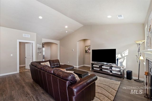 14589 Dartmoor St, Caldwell, ID 83607