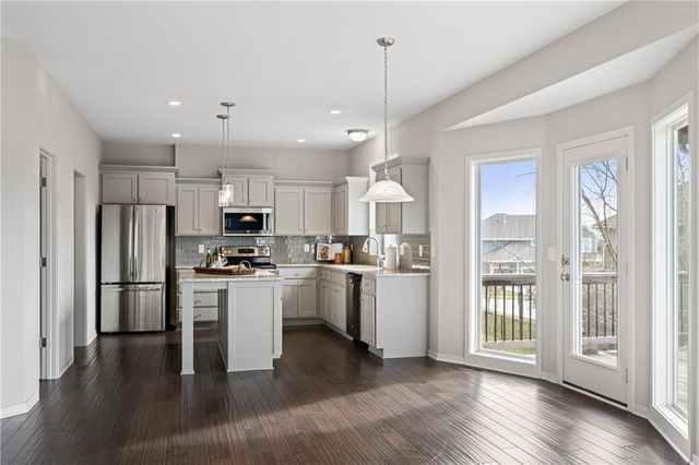 20035 W 107th Terrace, Olathe, KS 66061