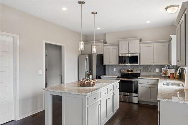 20035 W 107th Terrace, Olathe, KS 66061