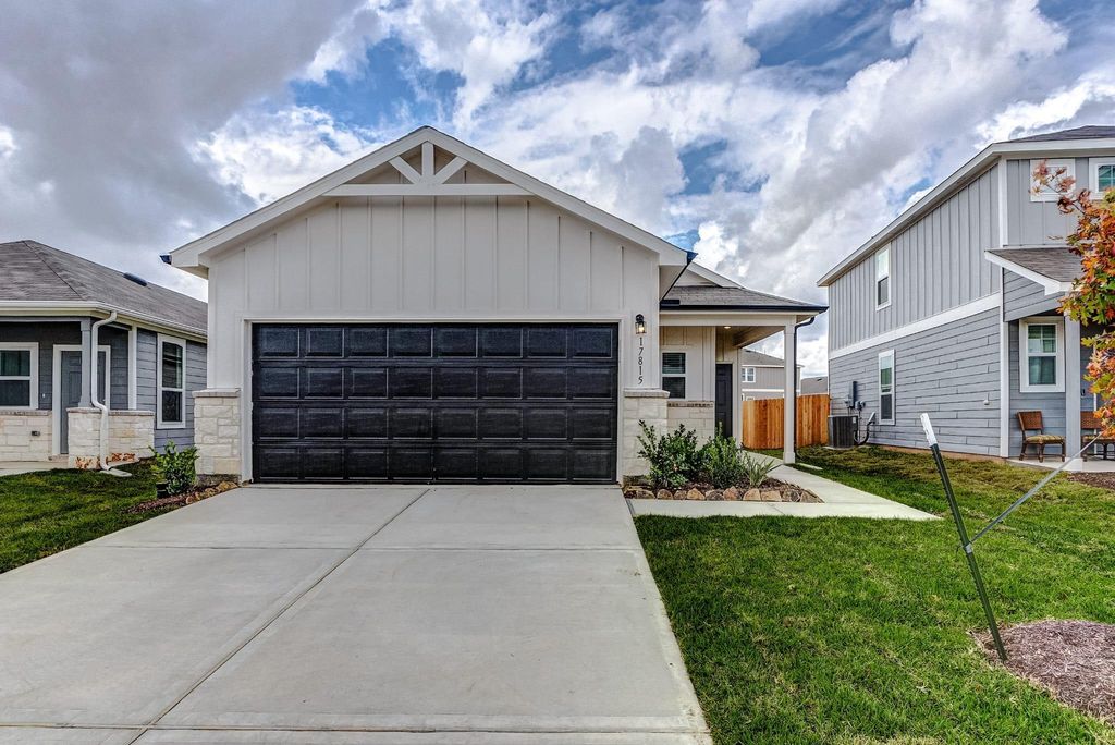 17610 Calabash Drive, Hockley, TX 77447