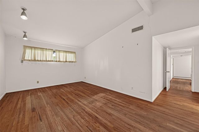 10811 Mcclearen Drive, Houston, TX 77096