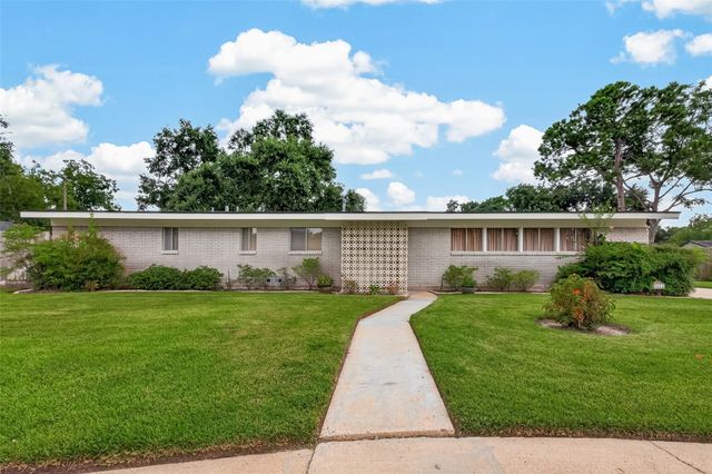 10811 Mcclearen Drive, Houston, TX 77096