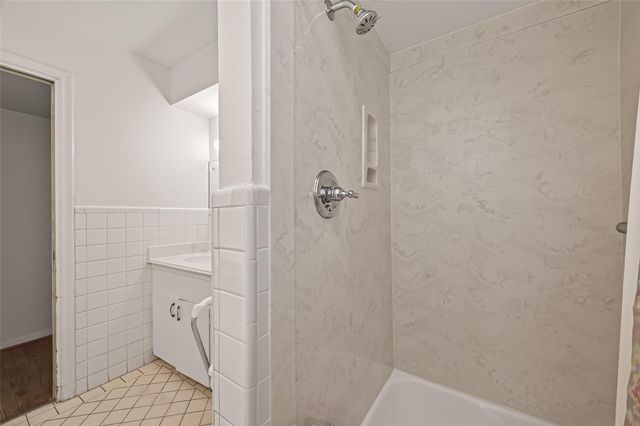 10811 Mcclearen Drive, Houston, TX 77096
