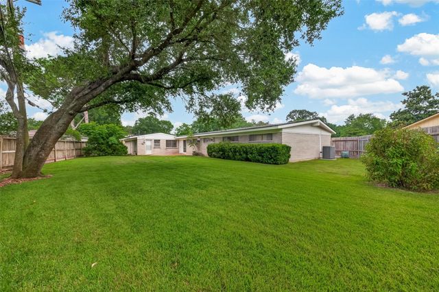 10811 Mcclearen Drive, Houston, TX 77096