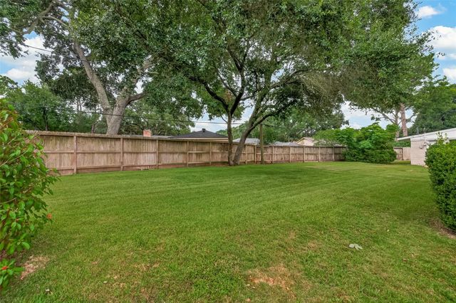 10811 Mcclearen Drive, Houston, TX 77096