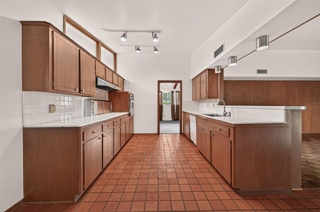 10811 Mcclearen Drive, Houston, TX 77096