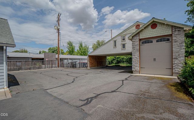 11 Tripp Street, Medford, OR 97504