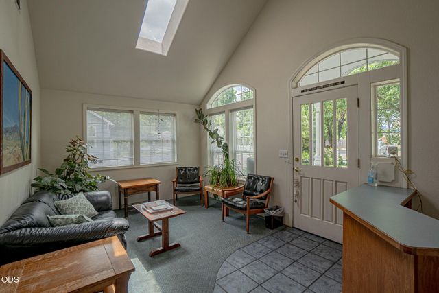 11 Tripp Street, Medford, OR 97504