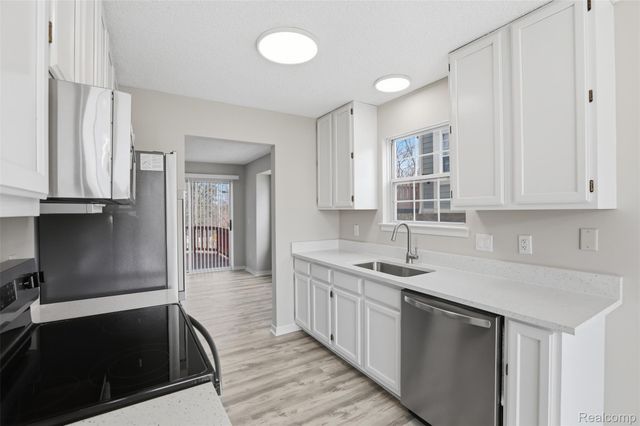 31192 Columbia Drive, Novi, MI 48377