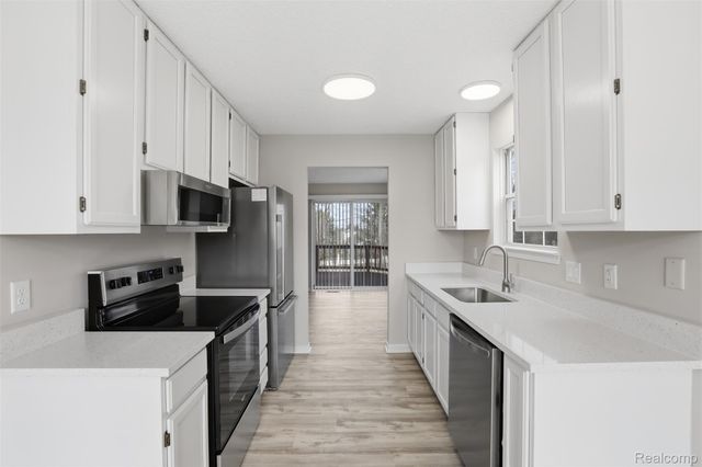 31192 Columbia Drive, Novi, MI 48377