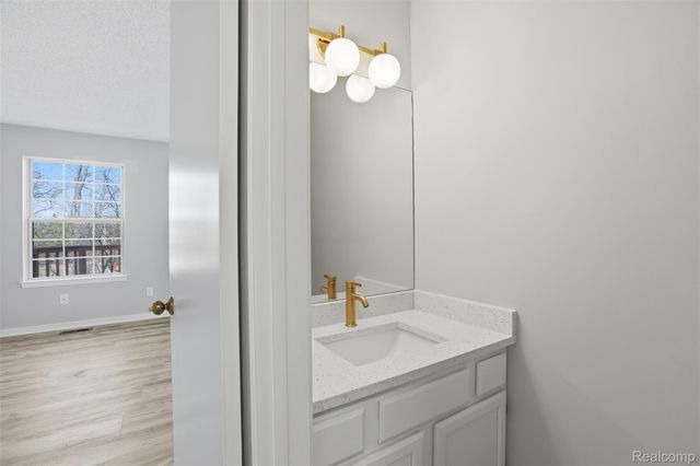 31192 Columbia Drive, Novi, MI 48377