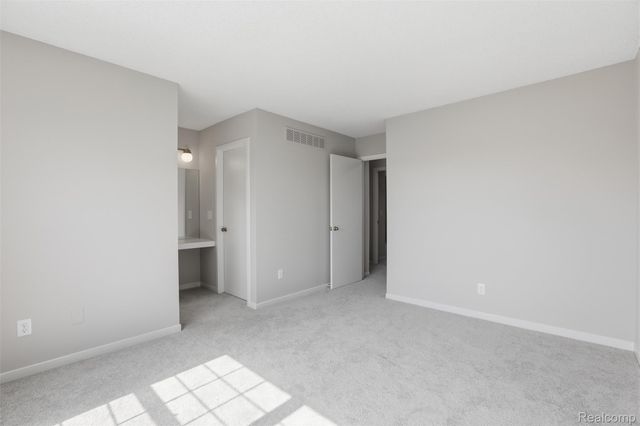 31192 Columbia Drive, Novi, MI 48377